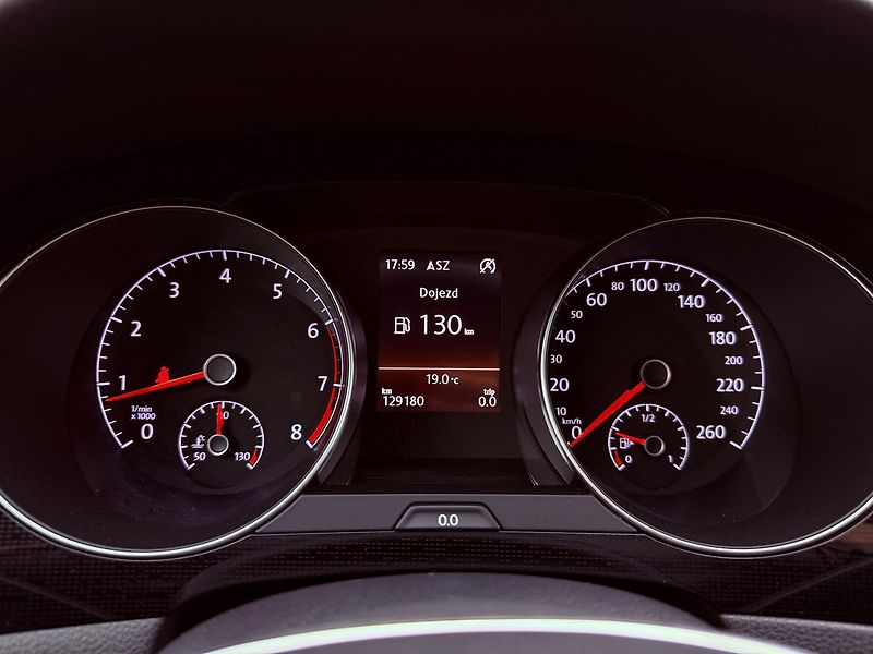 Volkswagen Golf Sportsvan 1.4 TSi Sound BlueMotion, Navi - fotka 18 z 29