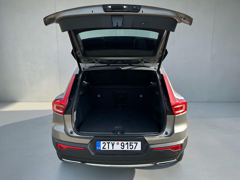 Volvo XC40 (2020) D3|Inscr.|Pano|Kam|Kůže|Tažné| - fotka 5 z 14