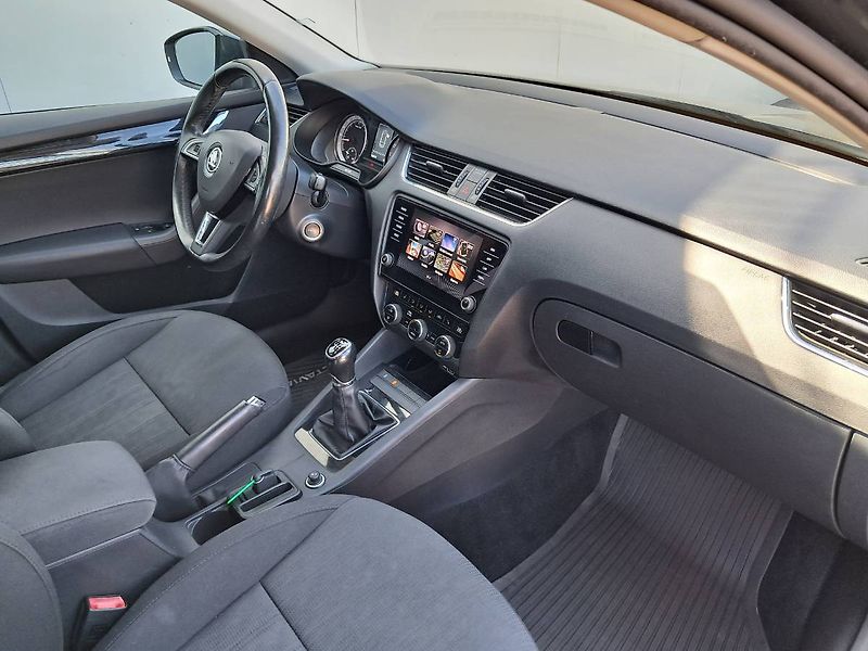 Škoda Octavia (2018) OCTVIA COMBI III FC STYLE 2.0 - fotka 19 z 26
