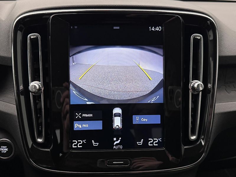 Volvo XC40 T4 AWD MOMENTUM CZ REZERVACE - fotka 33 z 34