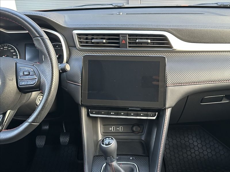 MG ZS 1,5 DVVT 106PS  Essential - fotka 25 z 54