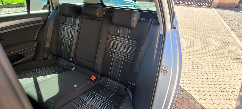 Volkswagen Golf (2016) 1,4TSi 92kW benzín DSG Lounge - fotka 12 z 37