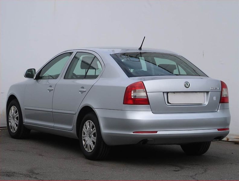 Škoda Octavia (2010) Ambiente 1.6 TDI, Serv.kniha - fotka 4 z 15