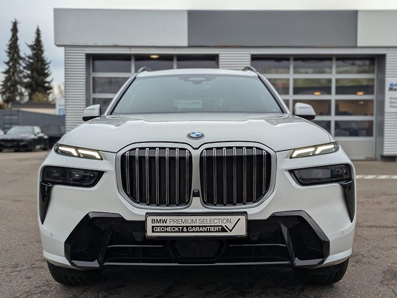 BMW X7 xDrive40i M-Sport NezTop Pano - fotka 2 z 13