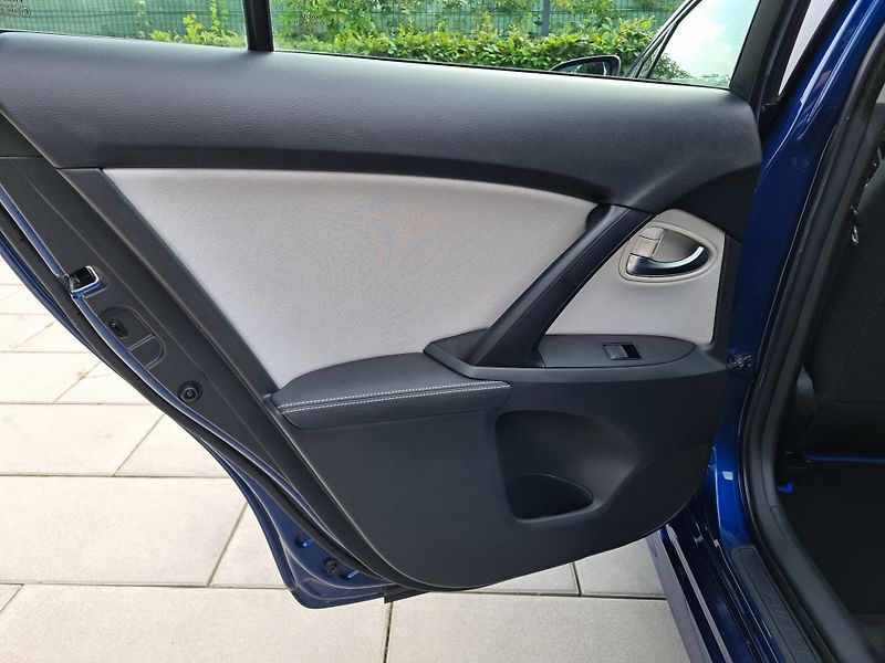 Toyota Avensis (2016) 1.8 COMFORT,KAMERA,ALU - fotka 18 z 42