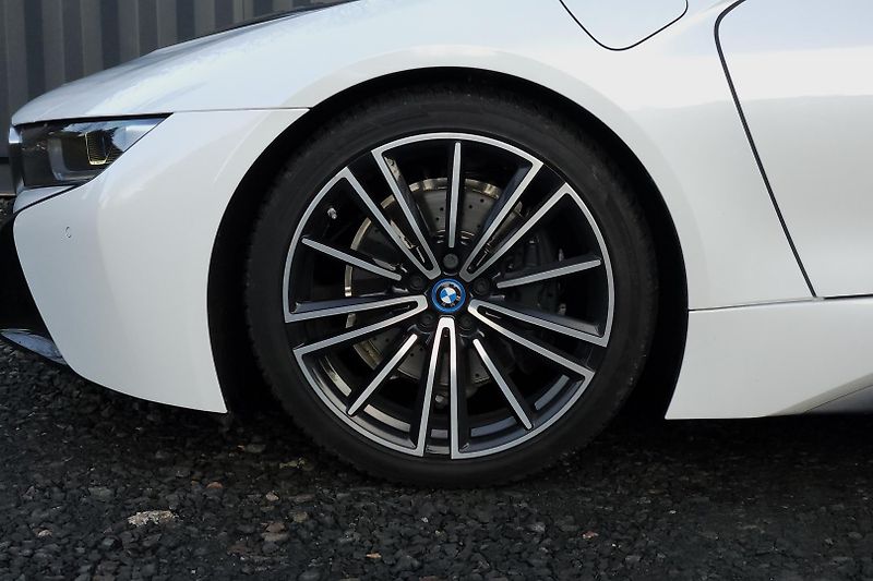 BMW i8 Coupe, Facelift, Lasery - fotka 3 z 31