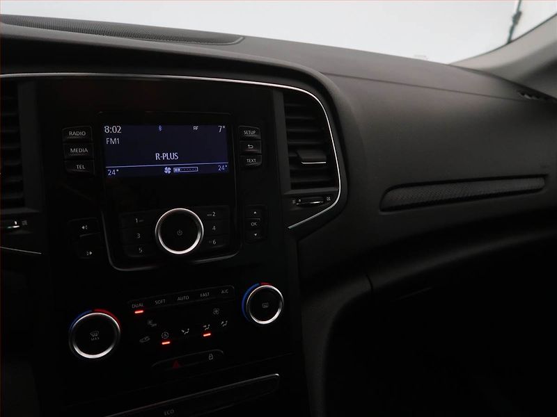 Renault Mégane (2017) 1.6 SCe, Tempomat - fotka 12 z 15