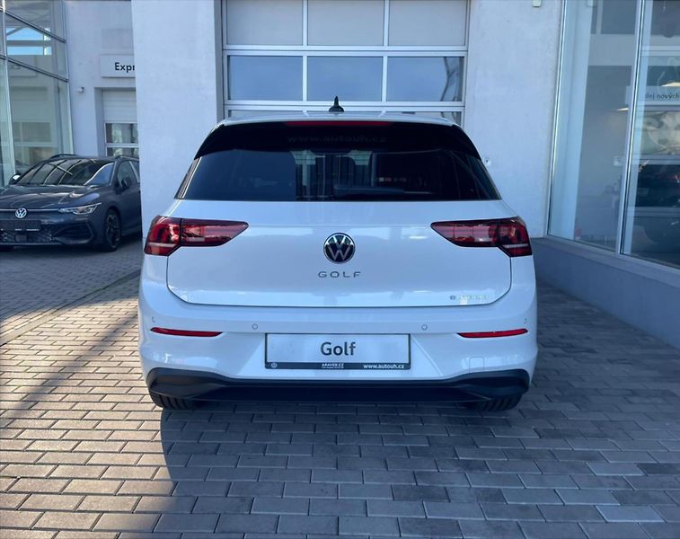 Volkswagen Golf (2025) 1,5 TSI eHybrid 150 kW 6DSG  P - fotka 6 z 21