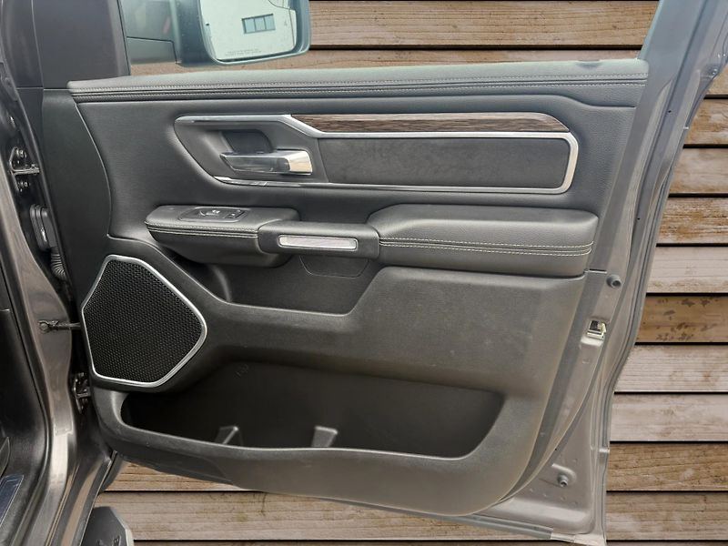 Dodge RAM (2019) +HEMI+PRO COMP LIFT+LARAMIE+ - fotka 12 z 23