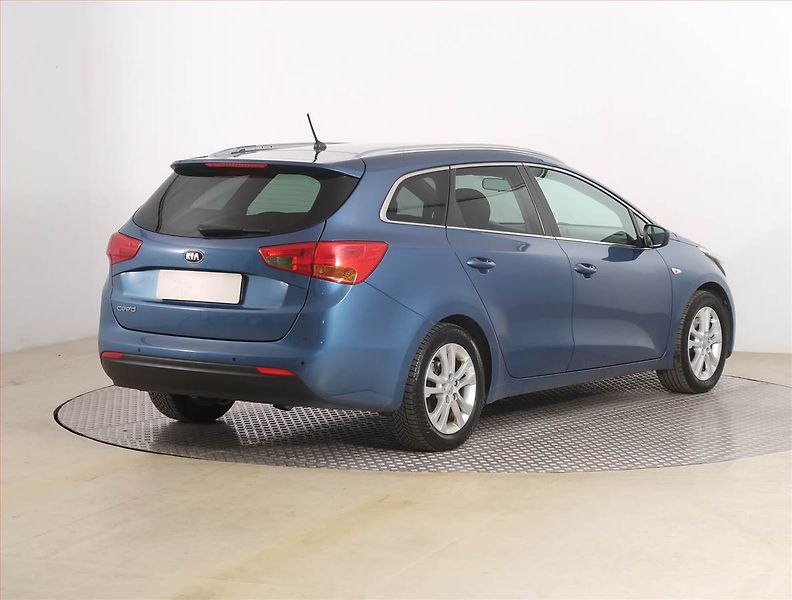 Kia Ceed (2015) Silver 1.6 GDI, Tempomat - fotka 5 z 16