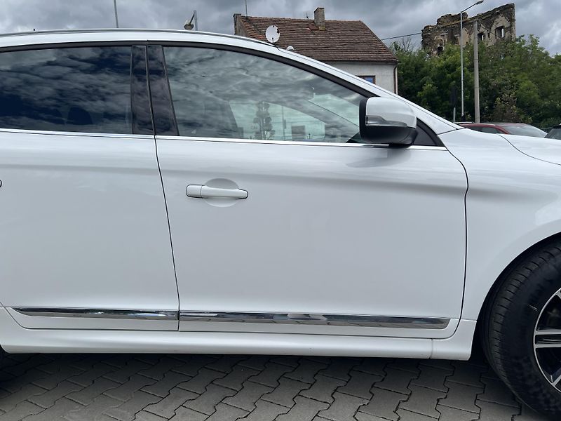Volvo XC60 2,4 AWD D4 Summum 1.maj.  - fotka 20 z 56