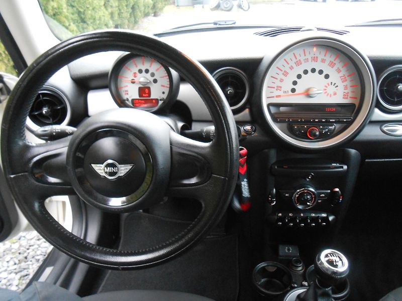 Mini One 1.6i, KLIMA,110TKM - fotka 27 z 34