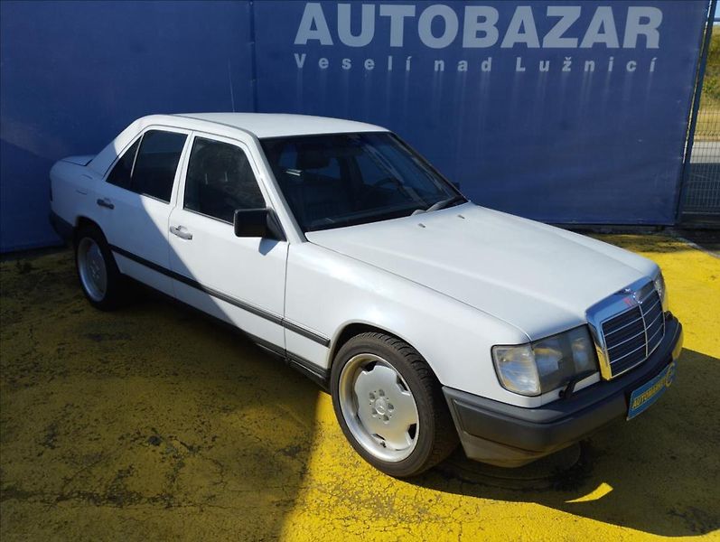 Mercedes-Benz 124 2,6 i 118 KW - fotka 3 z 16
