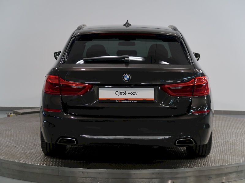 BMW Řada 5 (2018) LUXURY LINE 540d xDRIVE TAŽNÉ - fotka 9 z 38