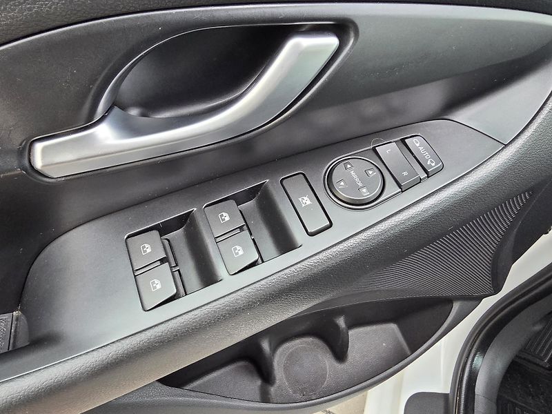 Hyundai i30 (2023) 1.0T-GDi 88kW Comfort ČR NOVÉ - fotka 17 z 21