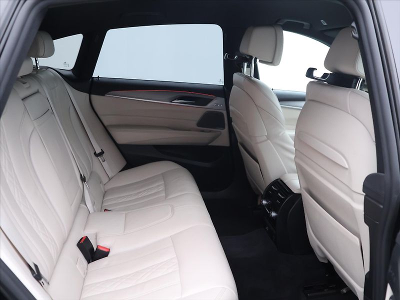 BMW Řada 6 3,0 250kW 640i xDrive GT CZ DP - fotka 14 z 38