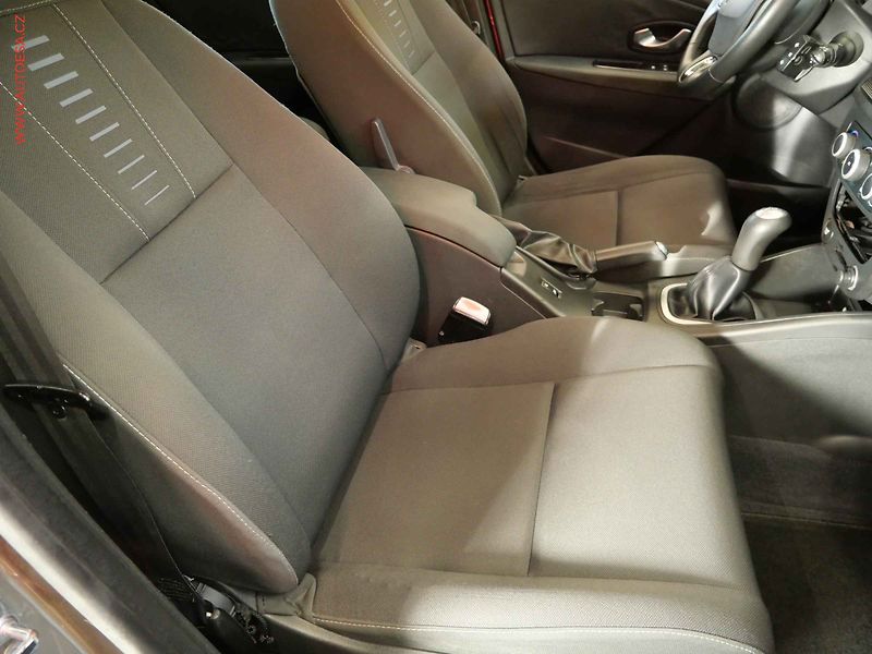 Renault Mégane (2009) 1.6i, ČR, AC, temp - fotka 11 z 22