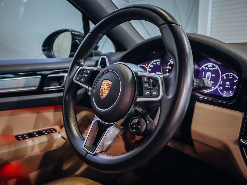 Porsche Cayenne Coupé Platinum - fotka 26 z 34