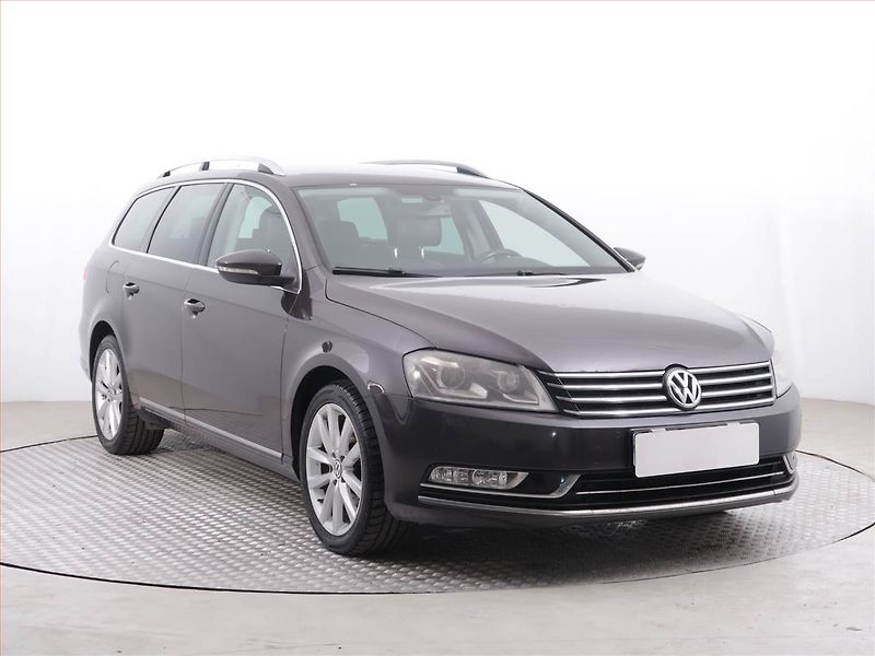 Volkswagen Passat (2011) 2.0 TDI, Xenony, Tempomat - fotografie inzerátu