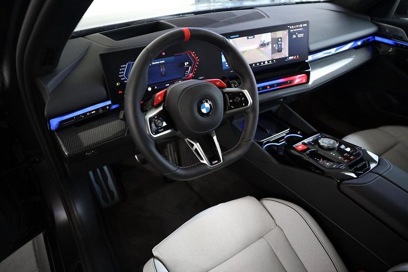 BMW M5 Touring - fotka 2 z 34