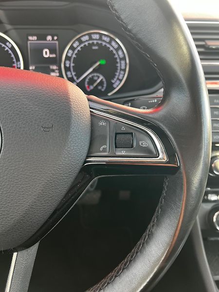 Škoda Superb 1.6TDI DSG Style Panorama - fotka 11 z 23