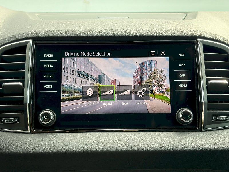 Škoda Karoq (2020) DSG 1.5 TSI / 110 kW / STYLE - fotka 30 z 35