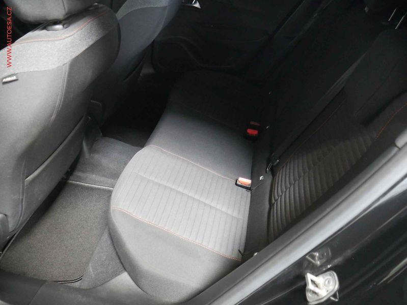 Peugeot 2008 (2020) 1.2PT, 1.maj,ČR, servis.kniha - fotka 10 z 20