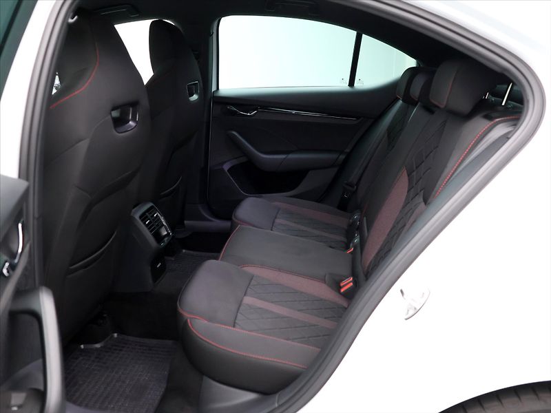 Škoda Octavia 2,0 TDI RS 4x4 Matrix DPH CZ - fotka 14 z 32