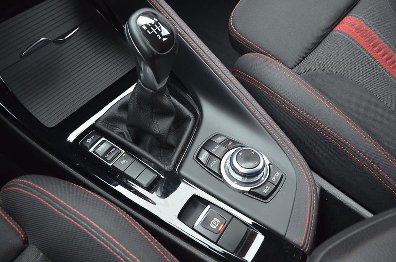 BMW X1 (2015) sDrive 18d 110kW SPORT / LED - fotka 27 z 39
