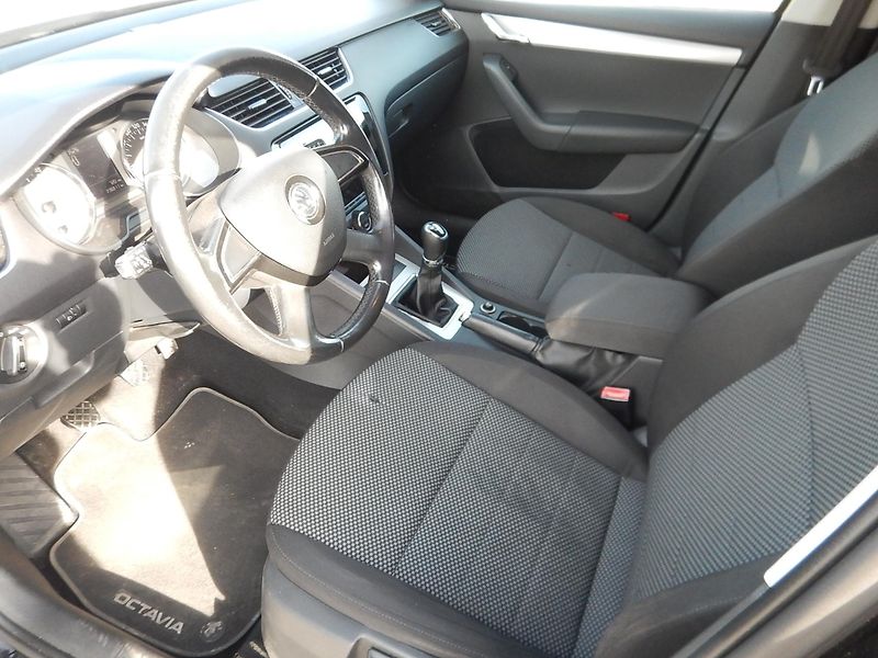 Škoda Octavia 1.6 Tdi 77 kw - fotka 10 z 15