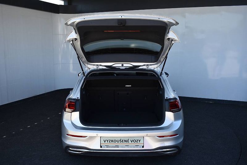 Volkswagen Golf (2021) 1.5TSI 96kW, LED - fotka 10 z 23