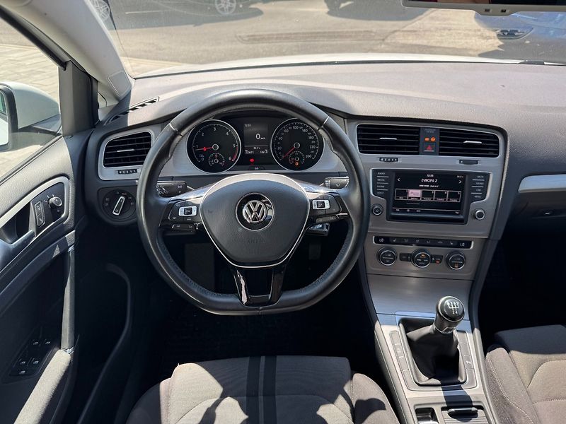 Volkswagen Golf (2016) R-line 1.6TDI 81kW - fotka 14 z 28