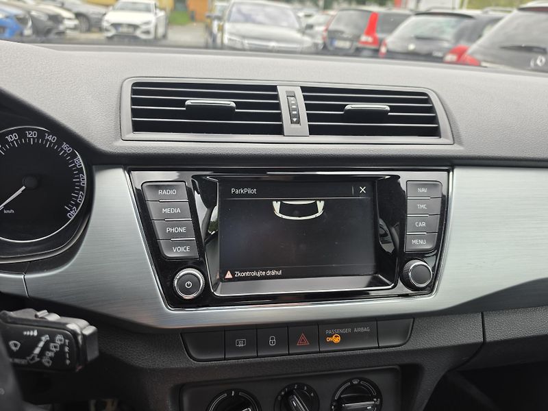 Škoda Fabia 1.0 TSI Park Senzor Navi - fotka 20 z 22