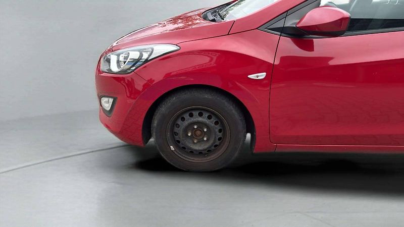 Hyundai i30 Hyudai 1.6i  MT6 (88kW/120k)/6 - fotka 21 z 24