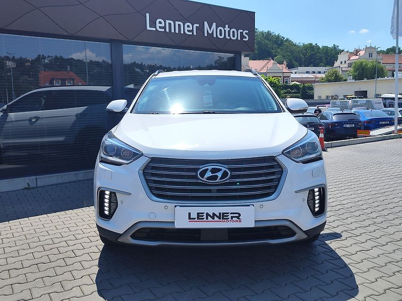 Hyundai Grand Santa Fe 2.2 CRDi/147kW Luxury AT 4x4 - fotka 2 z 43