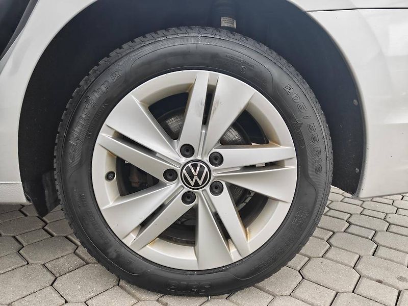 Volkswagen Golf Life 7DSG 1,5 eTSI - fotka 20 z 22