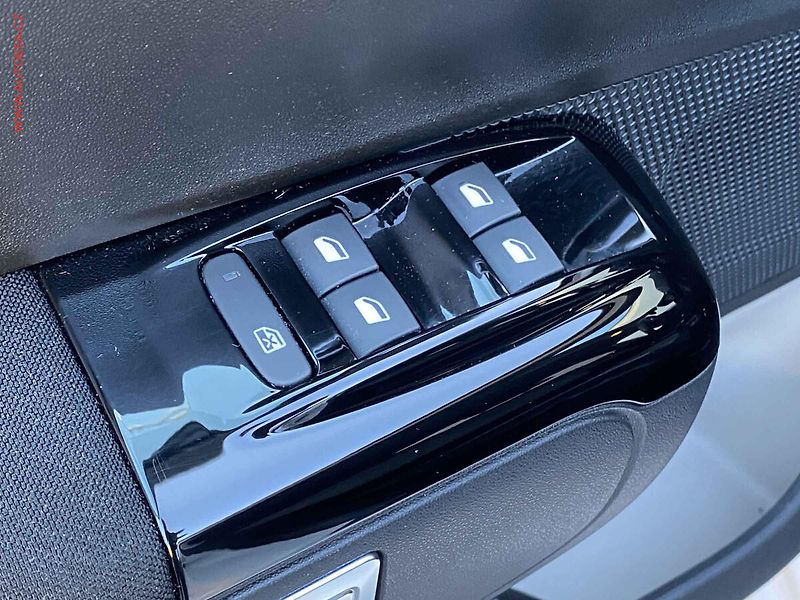 Citroën C3 (2021) 1.2PT, 2.maj,ČR, Navi - fotka 11 z 17