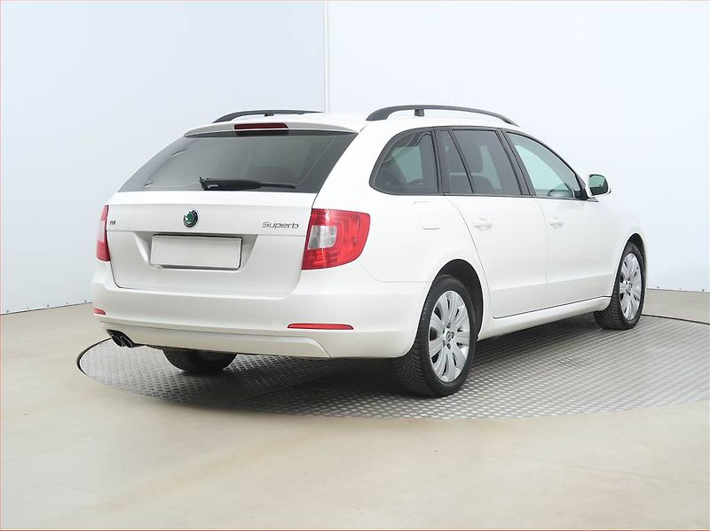 Škoda Superb (2011) 2.0 TDI - fotka 5 z 14