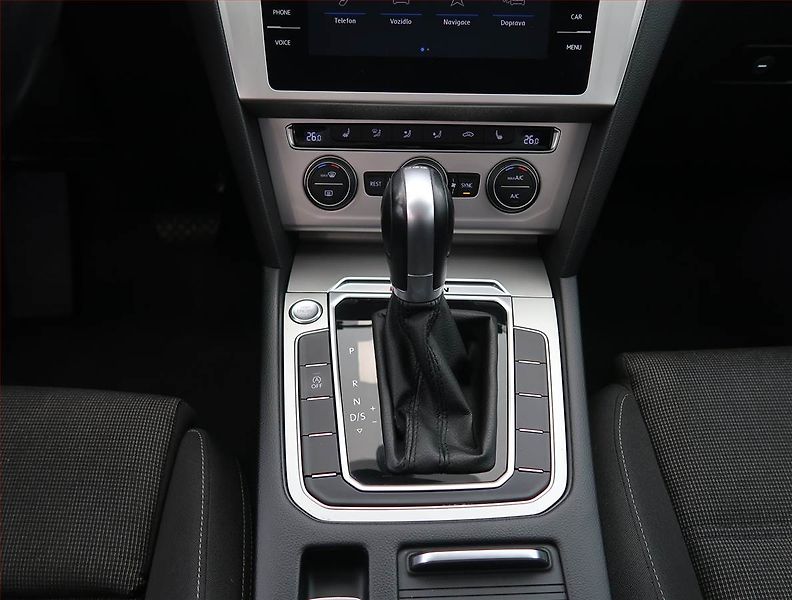 Volkswagen Passat (2018) 2.0 TDI, 4X4, Automat - fotka 13 z 20