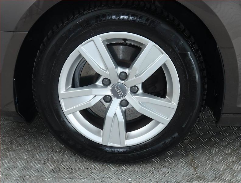 Audi A4 (2018) Sport 2.0 TDI, Automat, Navi - fotka 15 z 17