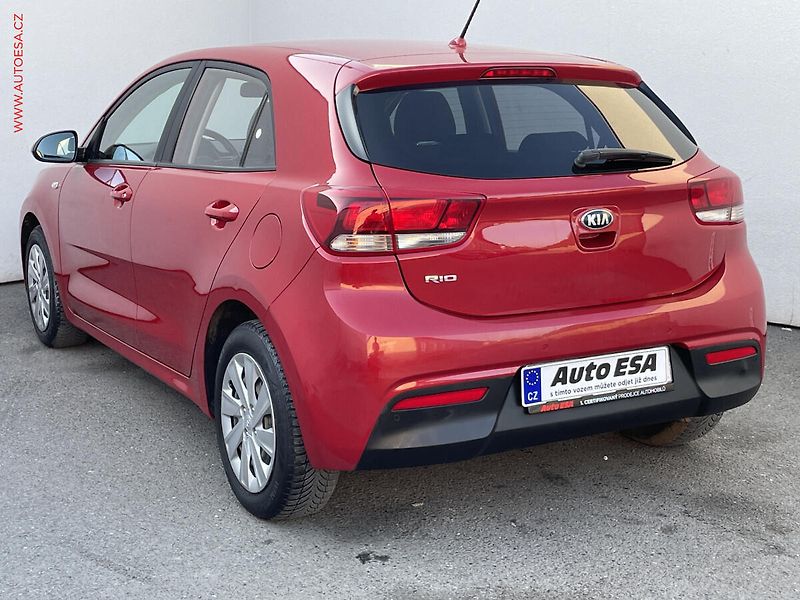 Kia Rio (2017) 1.2i, ČR, AC, tempo - fotka 6 z 19