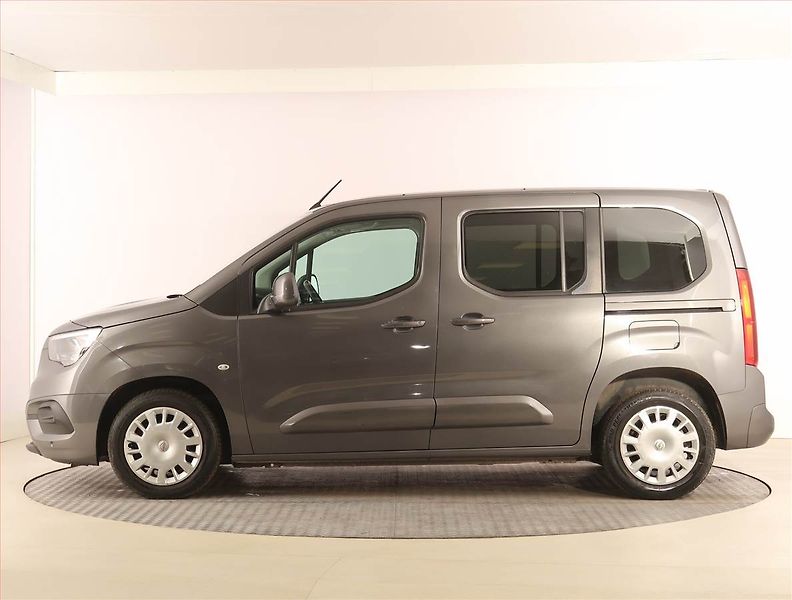 Opel Combo (2019) Enjoy 1.2 Turbo, 7Míst, 1Maj - fotka 3 z 18
