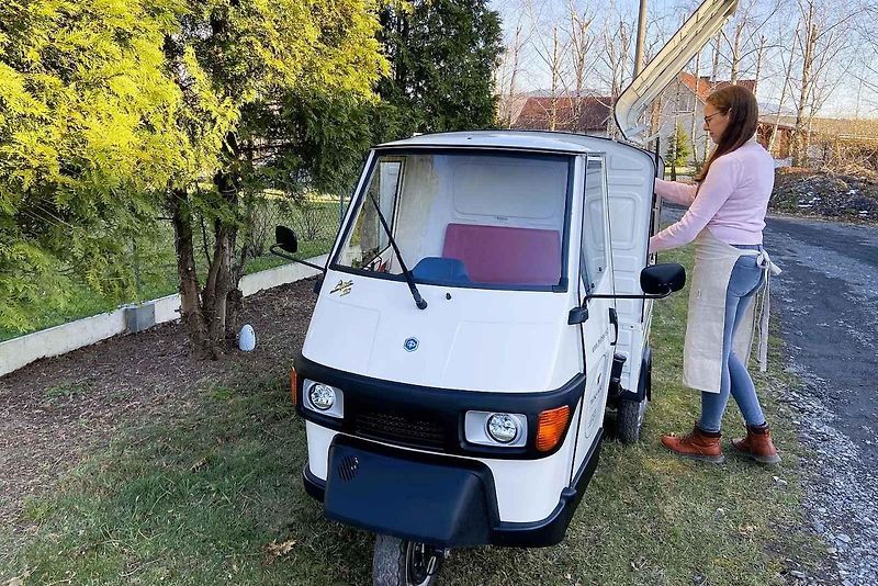Lucie Holma a její pojízdný vinný bar, Horní Domaslavice, březen 2025