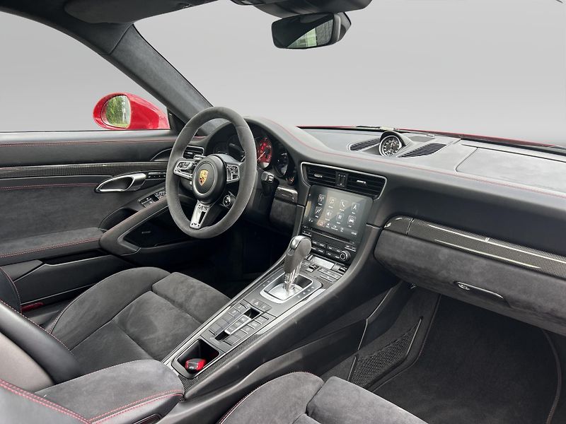 Porsche 911 Carrera 4 GTS Coupe - fotka 20 z 28