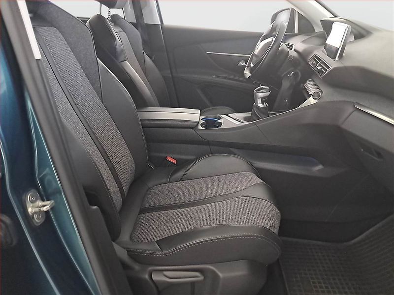 Peugeot 5008 (2018) 1.6 BlueHDi, 7 míst, ČR,1.maj - fotka 9 z 17