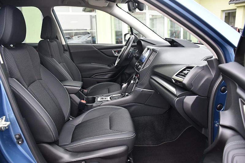 Subaru Forester e-BOXER ACC CARPLAY KAMERA - fotka 13 z 53