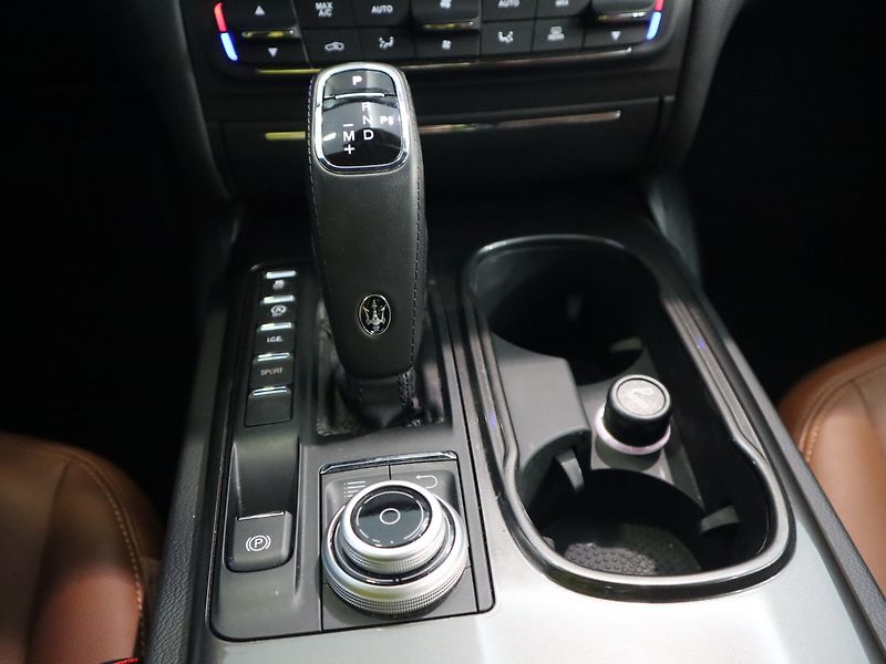 Maserati Ghibli 3.0 V6 202 kW - fotka 15 z 24