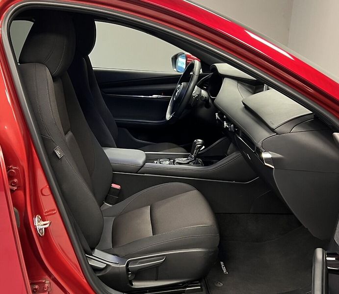 Mazda 3 Skyactive G 150 AT PLUS - fotka 10 z 17