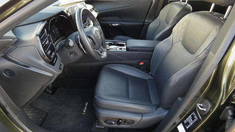 Lexus RX 350h 2.5 HEV 4x4 E-Four e-CVT Comfo - fotka 17 z 22