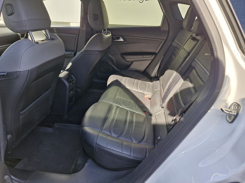 Citroën C5 X 1.6 PureTech 180k SHINE - fotka 10 z 10